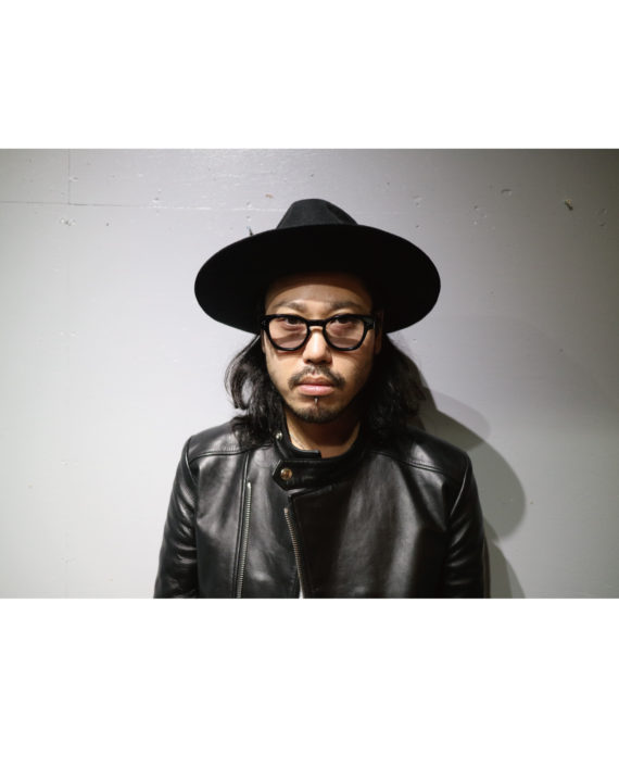 lookin.c1.lgry.6.web